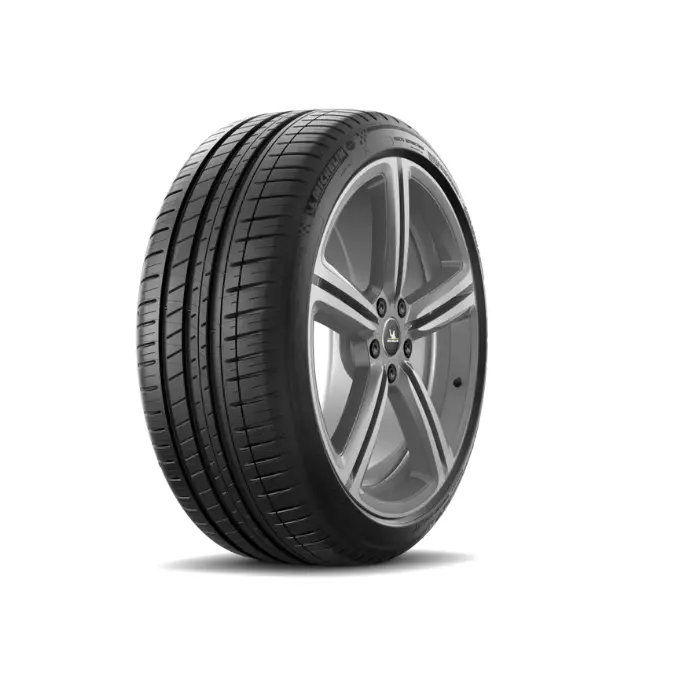Michelin 245/45 R19 102Y كفرات ميشلان الأصلية من ZeeCar بالرياض – ثبات عالي وأداء موثوق في جميع الطرق